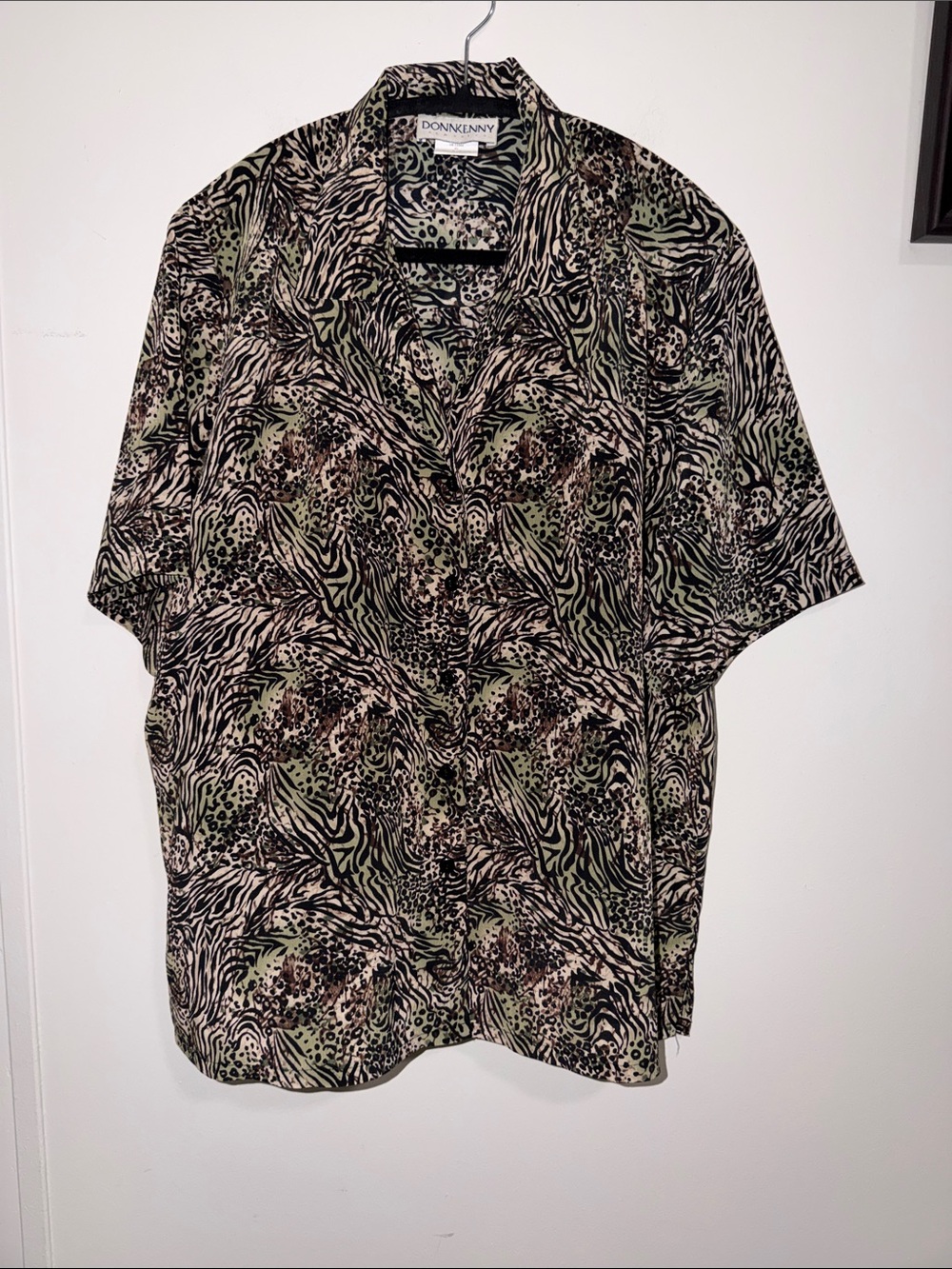 Donnekenny Green & Black Short-Sleeve Casual Button-Down Shirt